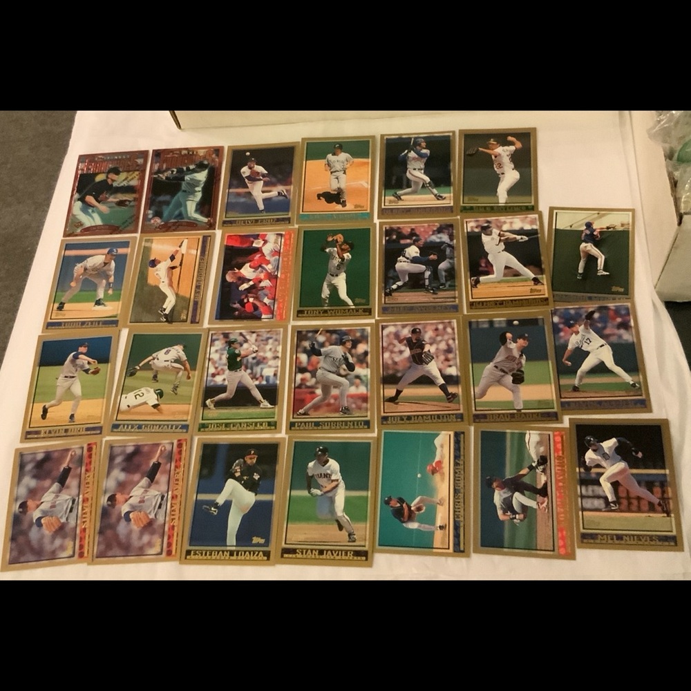 Bundle of Baseball Cards Lot 333